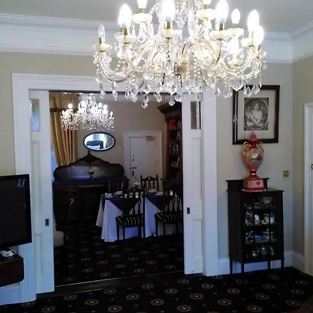 Hazelton House 3*